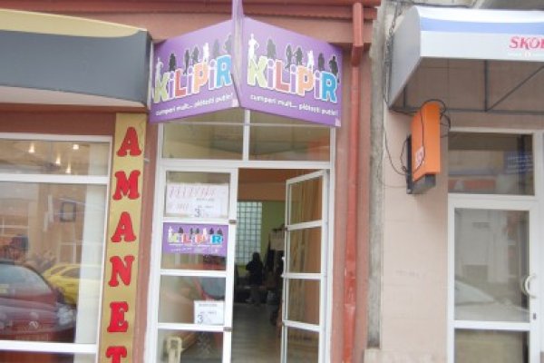 Inspectorii de la Protecţia Consumatorilor verifică hainele second-hand